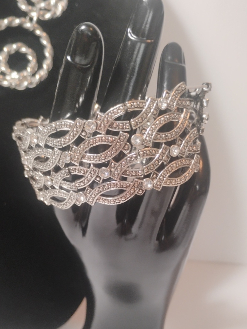 Georgeous Silver Necklace & Bracelet - Picture 2 of 6